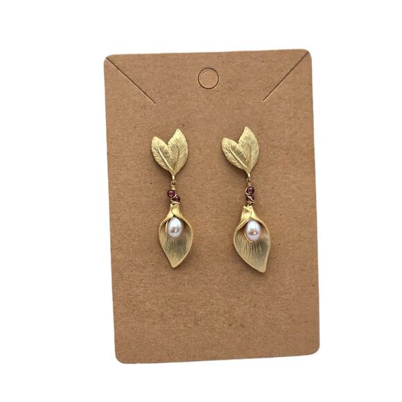 Calla Lily Faux Pearl Drop Gold Earrings Vintage Style Floral Dangle - Picture 1 of 6